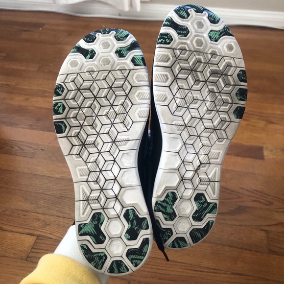 Nike free TR FLYKNIT ( woman’s US size 7) - Picture 5 of 5